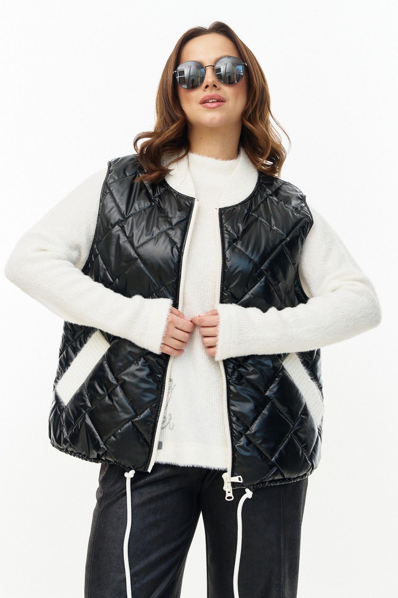 
Жилет AVE RARA 1072 черный-глянец