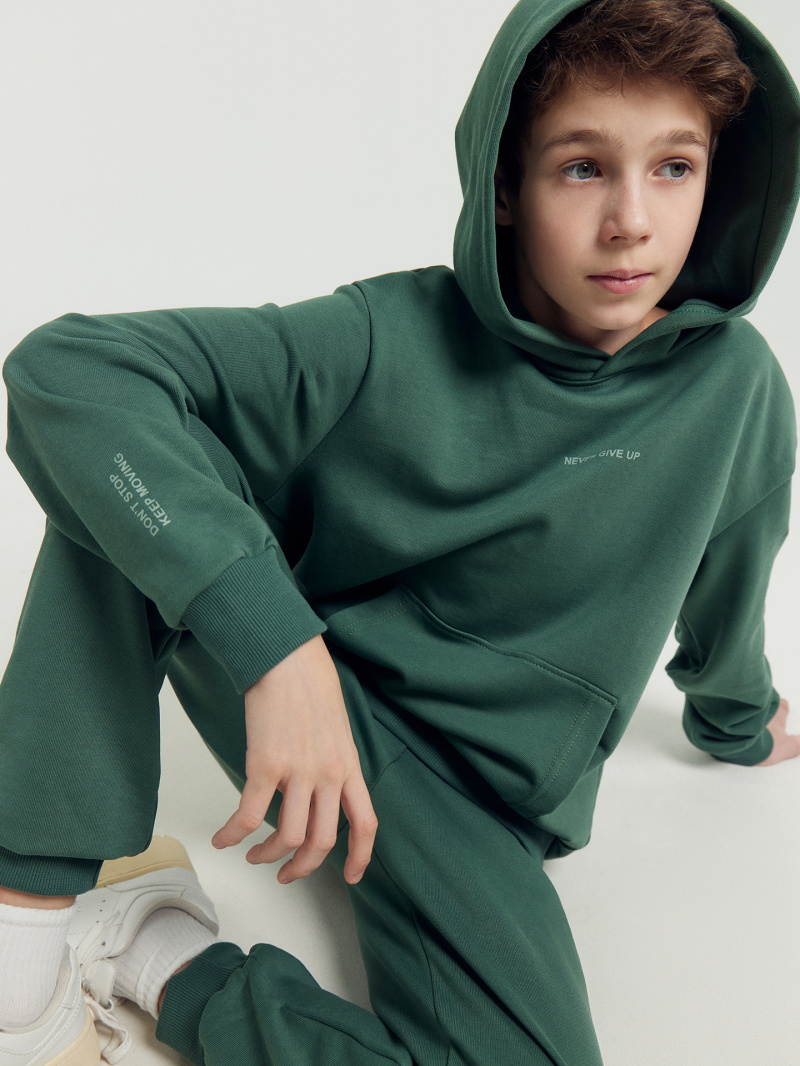 Костюм Mark Formelle 393347/Ф22/25180П-7 темная_зелень_печать_1_сл_на_пол_1сл_на_ПР_рук_1сл