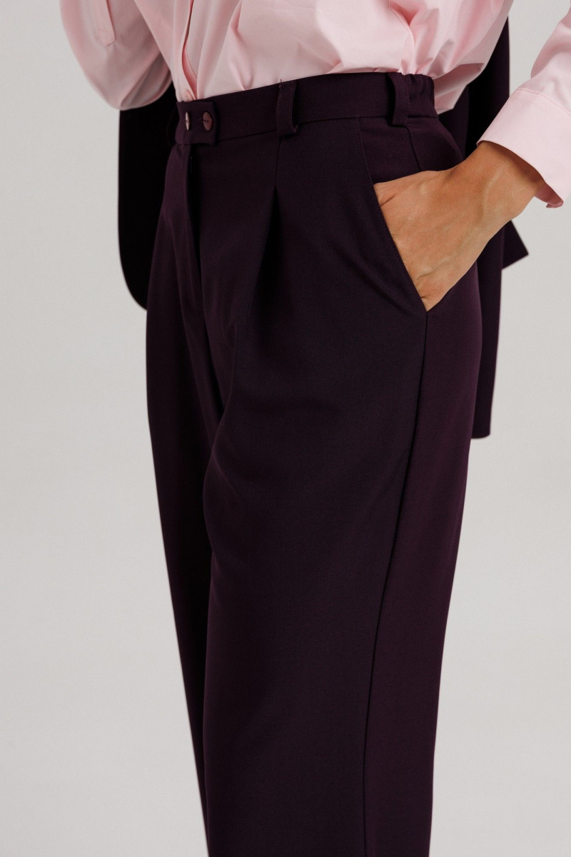 Брючный костюм Ларс Стиль 1142 темно-фиолетовый