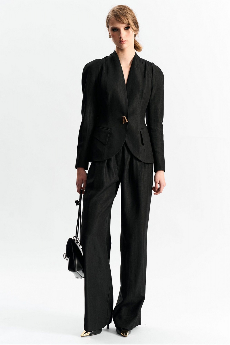 Брючный костюм MilMil 1275 черный