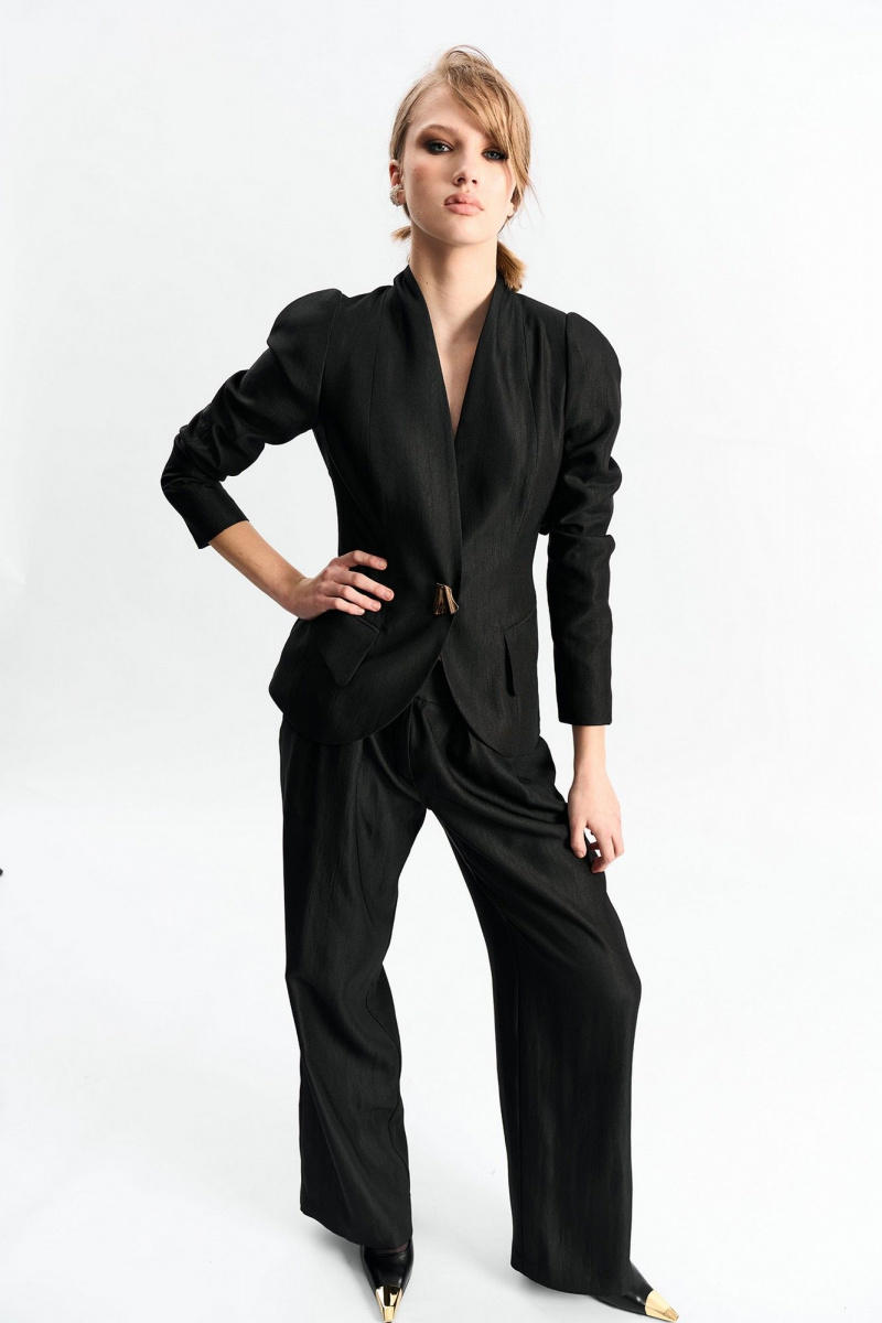 Брючный костюм MilMil 1275 черный