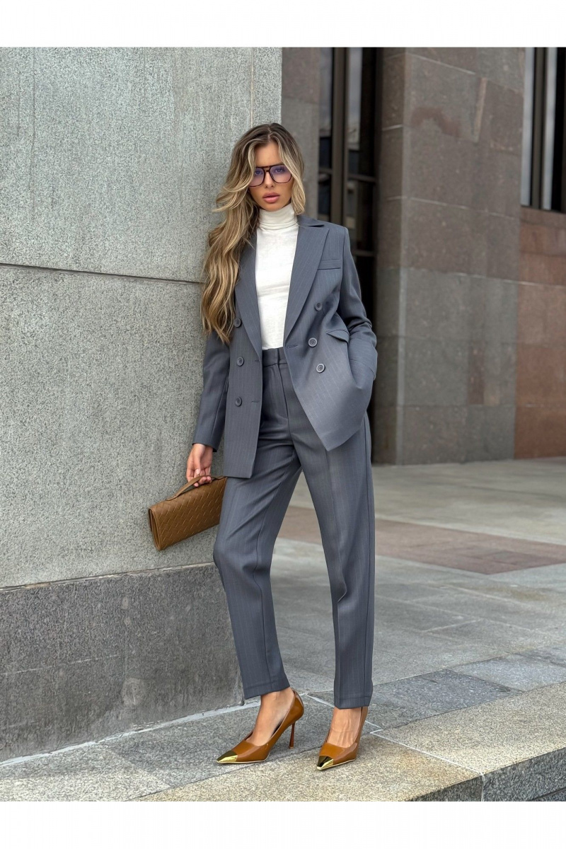 Брючный костюм KORTNI 22Р11/20BR10 серый в голубую полоску