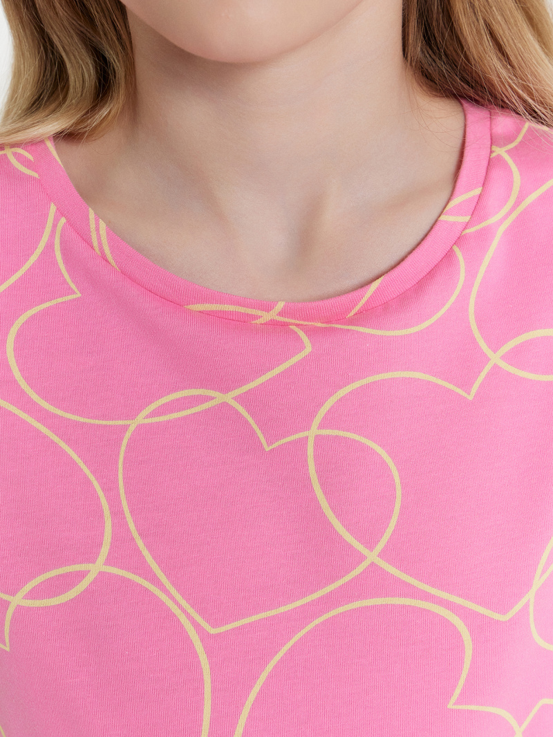 Майки и топы Mark Formelle 117892-2/25-36236П-0 белый_сердечки_на_розовом_3_сл_1изд_печ_на_пол