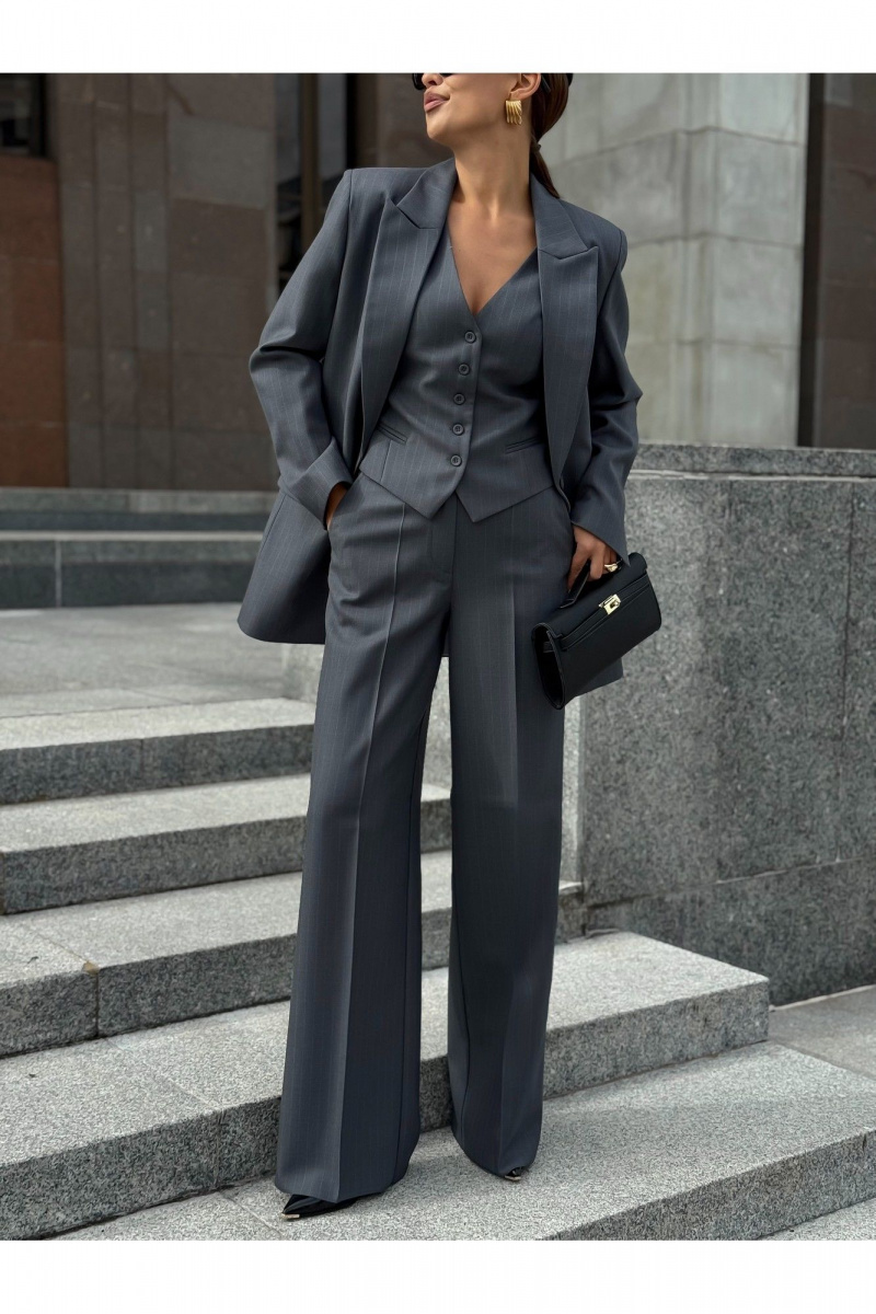 Брючный костюм KORTNI 21Р7/11G2/19BR11 серый в голубую полоску