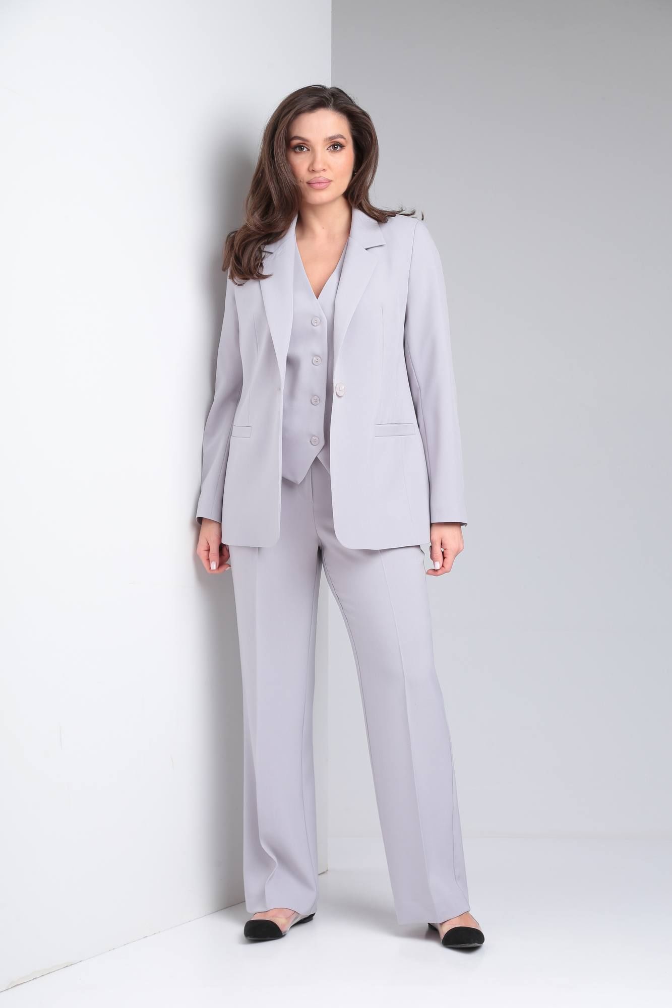 Брючные костюмы Vilena 947 светло-серый