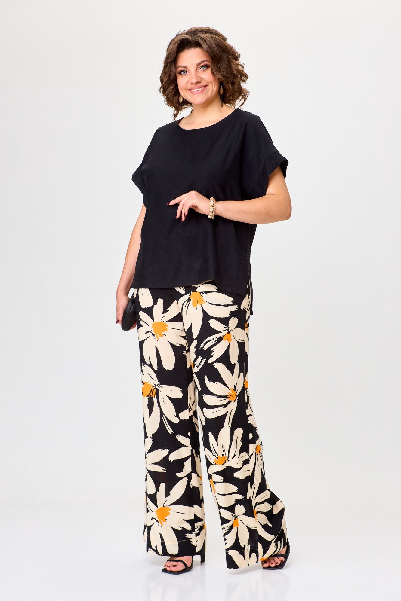Комплекты брючные Michel chic 1384 черный,ромашка