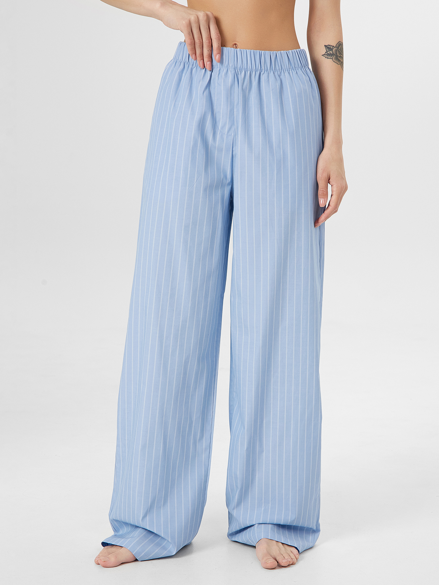 Брюки и шорты Mark Formelle 532524/25-34940ПП-9 белые_полосы_на_т.голубом