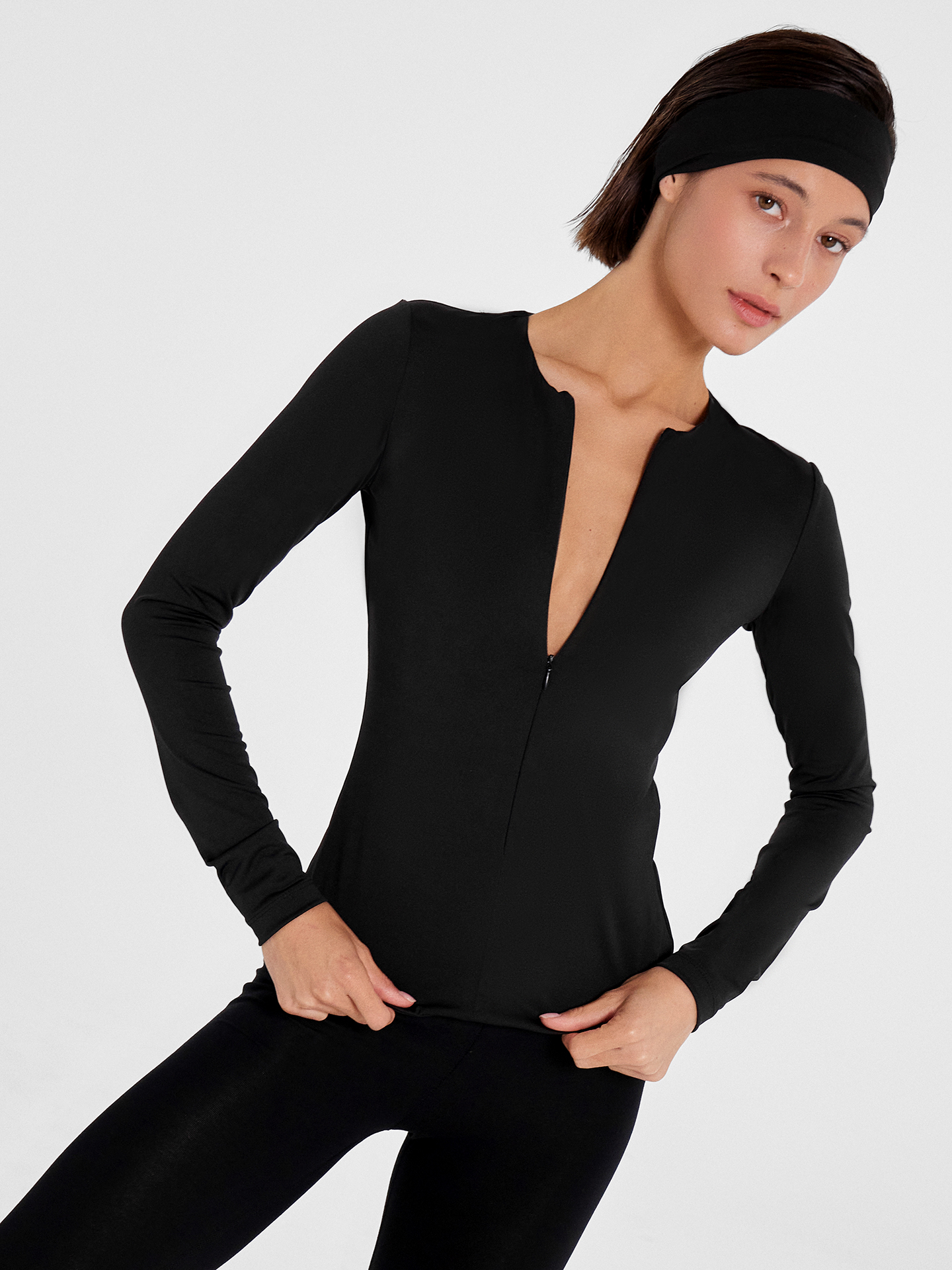 Толстовки и олимпийки Mark Formelle 302891/24-31155Ц-10 черный