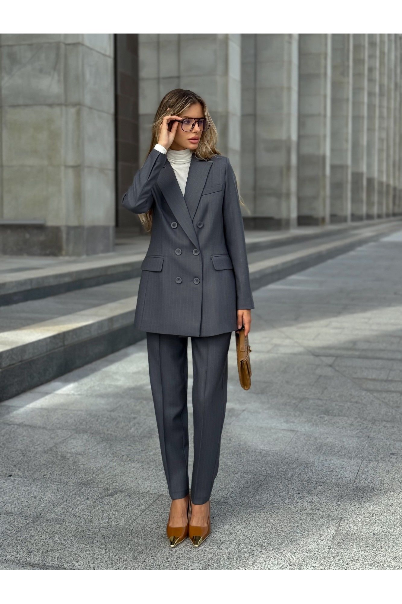 Брючные костюмы KORTNI 22Р11/20BR10 серый в голубую полоску